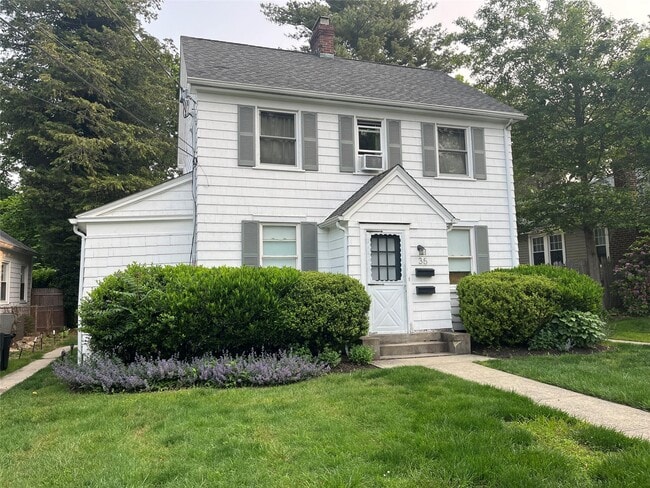 35 Grandview St in Huntington, NY - Building Photo - Building Photo