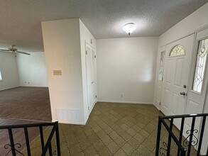 2727 S Sowell St in Visalia, CA - Building Photo - Building Photo