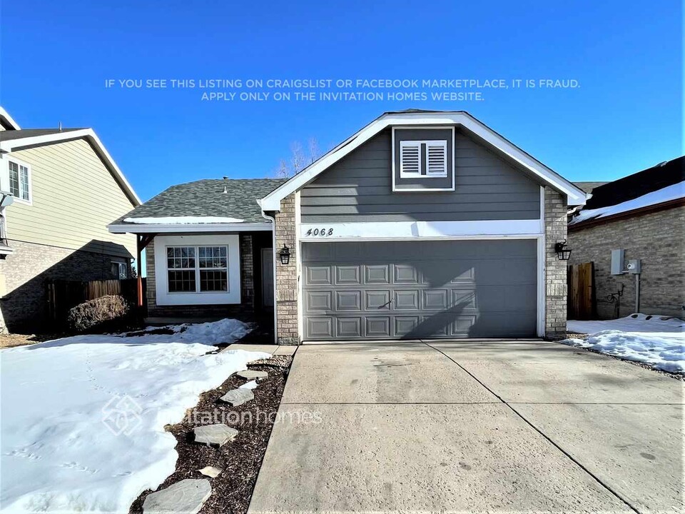 4068 S Himalaya Way in Aurora, CO - Building Photo