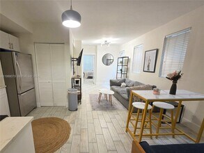 1008 Jefferson Ave in Miami Beach, FL - Foto de edificio - Building Photo