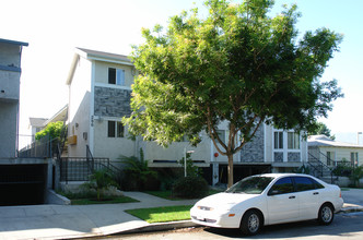 286 W Tujunga Ave in Burbank, CA - Building Photo - Building Photo