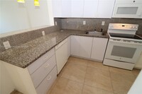 1025 Alton Rd, Unit 206 in Miami Beach, FL - Building Photo - Building Photo