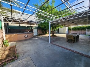 12549 Barbara Ann St in North Hollywood, CA - Foto de edificio - Building Photo