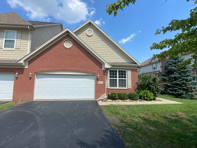 10S401 Carrington Cir in Burr Ridge, IL - Foto de edificio - Building Photo