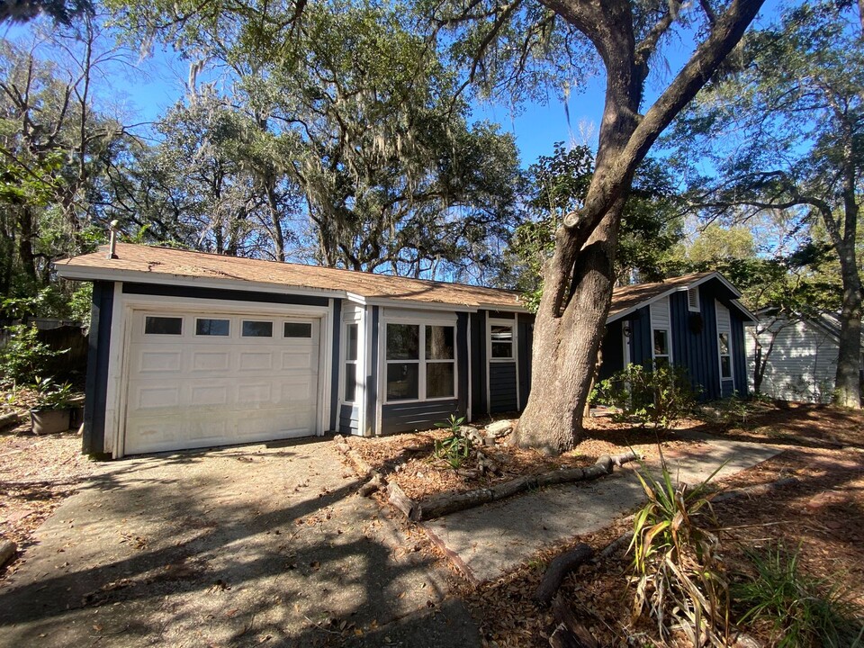 1064 Longstreet Dr in Tallahassee, FL - Building Photo