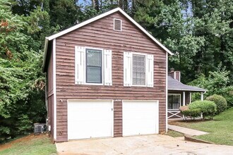 978 Mainstreet Lake Dr in Stone Mountain, GA - Building Photo - Building Photo