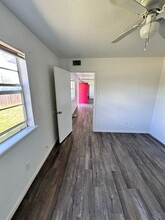 1808 Spring Lake W in Brownwood, TX - Foto de edificio - Building Photo