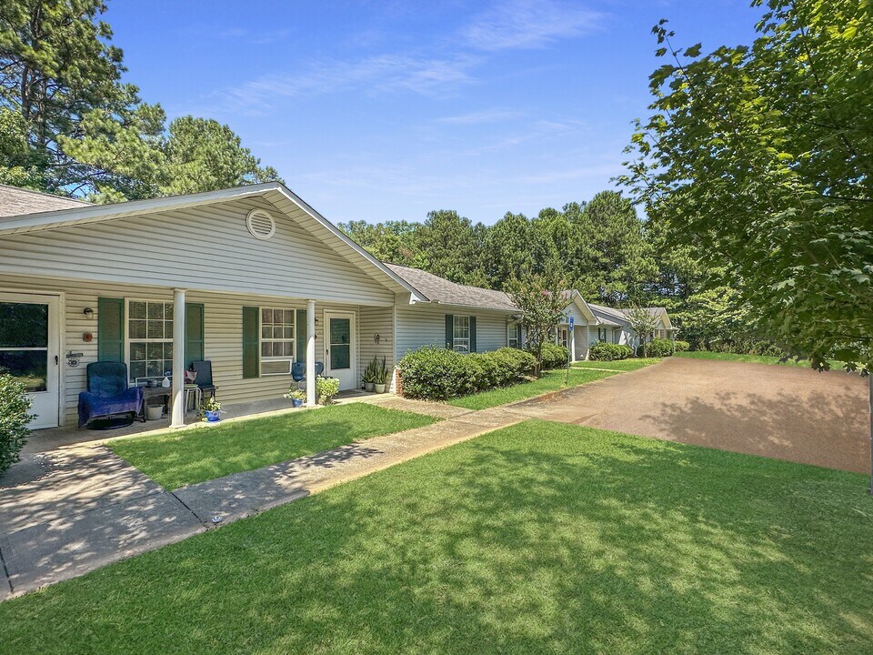 Eagles Nest Apartments 62+ Community in Carrollton, GA - Foto de edificio
