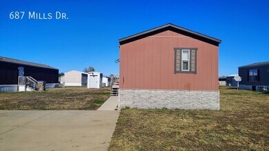 687 W Mills Dr in Towanda, KS - Building Photo - Building Photo