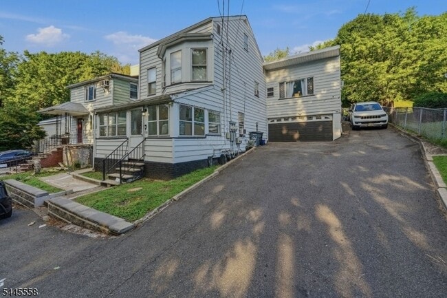property at 137 New St