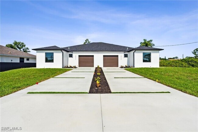 1011-1013 Abrams Blvd in Lehigh Acres, FL - Building Photo - Building Photo