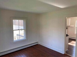 127 Perry St in Farmington, CT - Building Photo - Building Photo