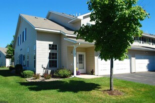 140 Bridgewater Trl in Hudson, WI - Building Photo