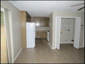 609 Nan Cir in Little Rock, AR - Foto de edificio - Building Photo