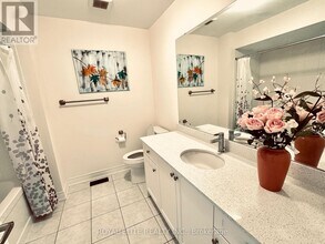 32 Hercules Clb Dr in Richmond Hill, ON - Building Photo - Building Photo