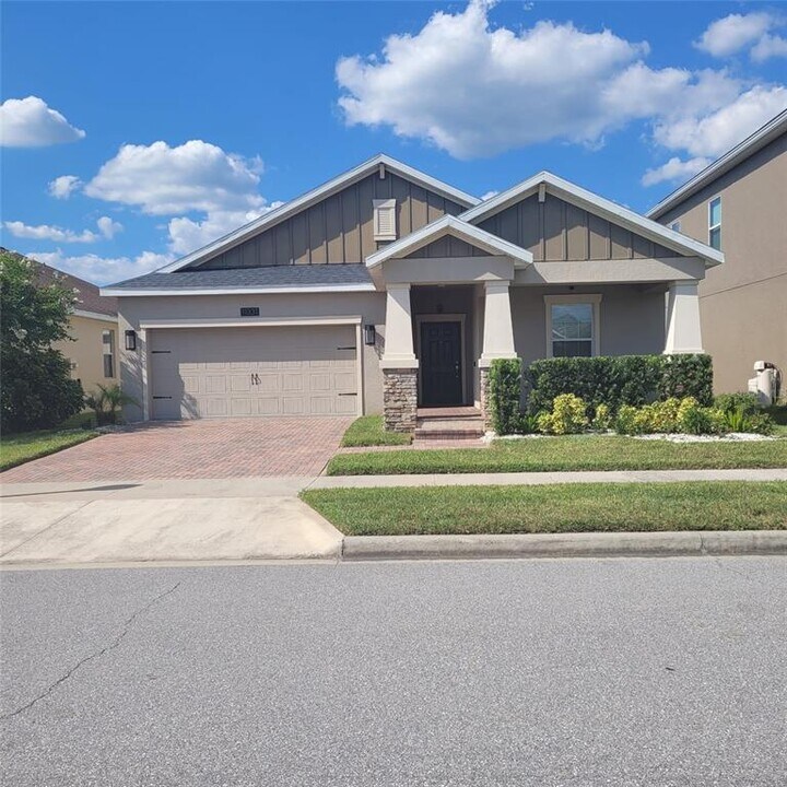 11031 Redbud Woods Ln in Orlando, FL - Foto de edificio