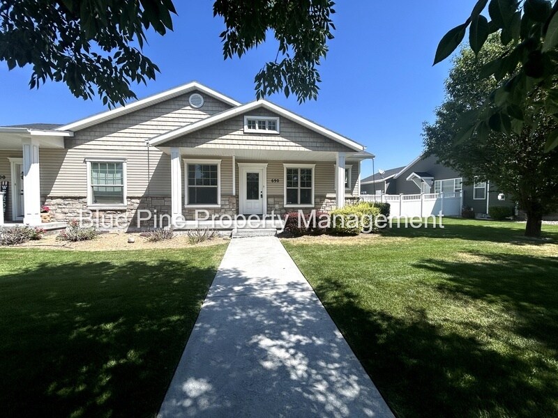 690 Carriagegate Ln in Idaho Falls, ID - Building Photo