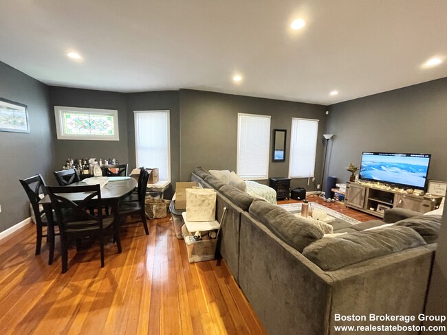 25 Sudan St, Unit 2