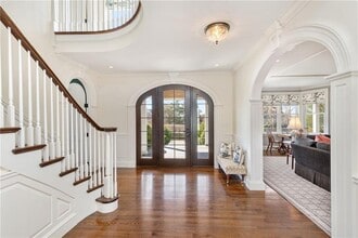 271 Carnegie Harbor Dr in Portsmouth, RI - Building Photo - Building Photo