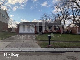1745 Pinebluff Ln in Cincinnati, OH - Building Photo