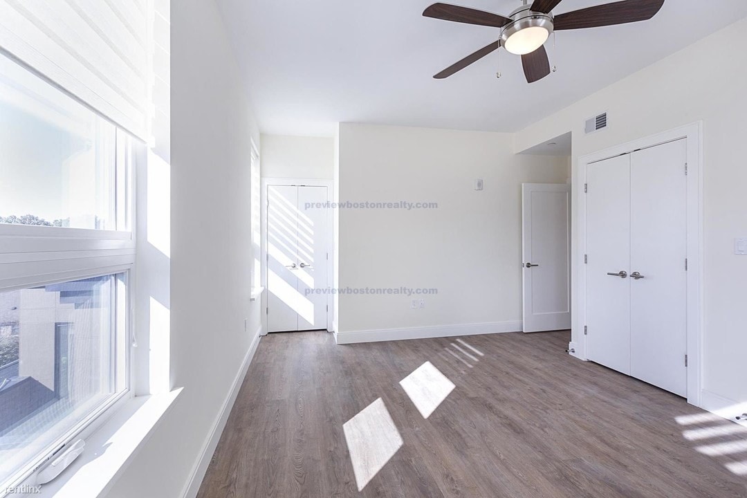 40 Fisher Ave-Unit -APT# 301-O in Boston, MA - Building Photo