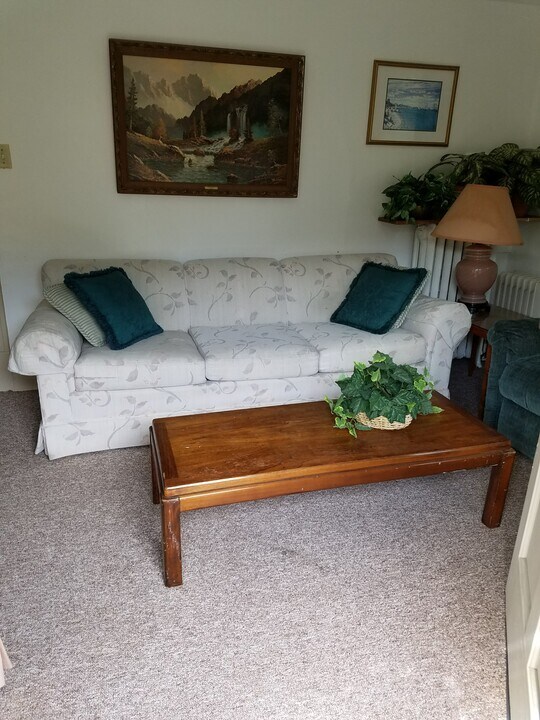 3236 N Downer Ave, Unit BEDROOM 2ND FLOOR in Milwaukee, WI - Foto de edificio