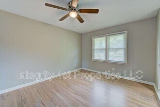 6910 NW Belvidere Pkwy in Kansas City, MO - Building Photo - Building Photo