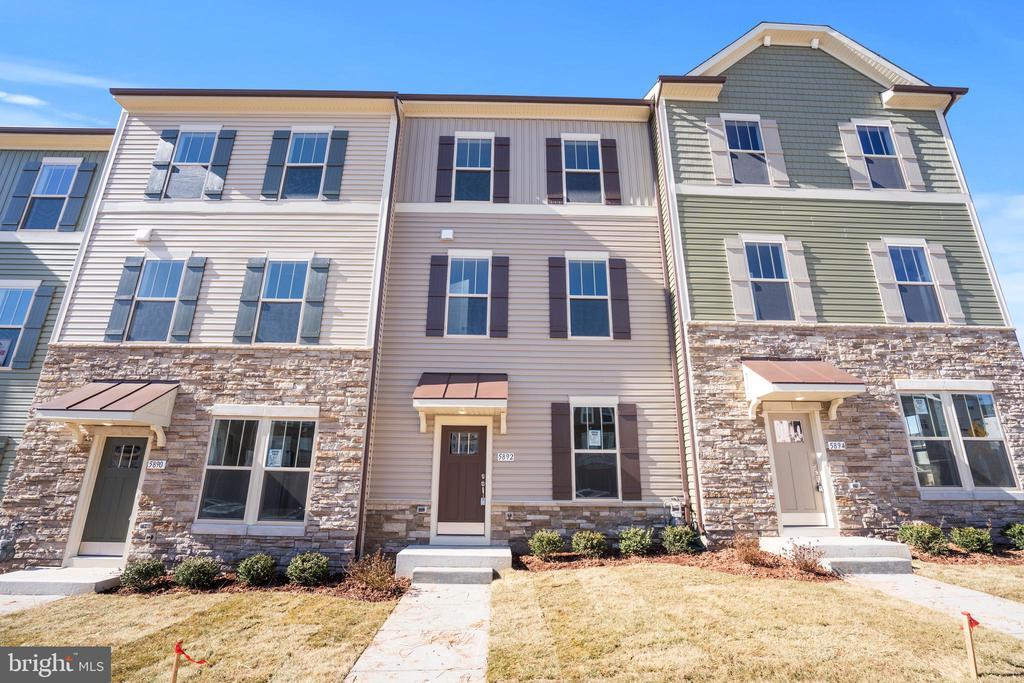 5892 Bella Marie Wy in Frederick, MD - Building Photo