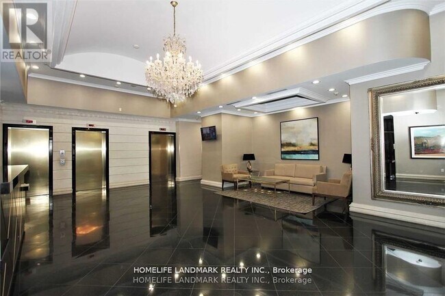 7 Lorraine Dr in Toronto, ON - Building Photo - Building Photo