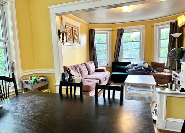 223 Summer St, Unit 3R in Somerville, MA - Building Photo - Building Photo