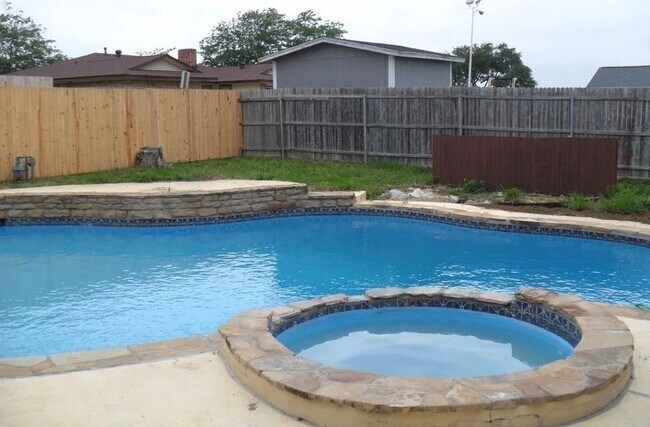 1615 Springbrook St in Mesquite, TX - Building Photo - Building Photo