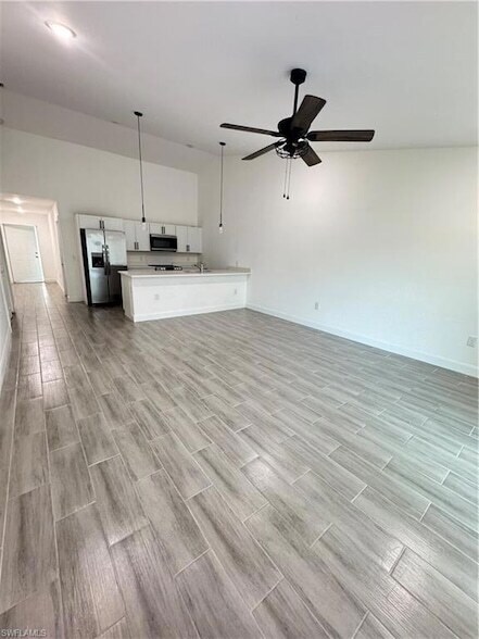 851 Bedford Dr, Unit 058 in Lehigh Acres, FL - Building Photo - Building Photo