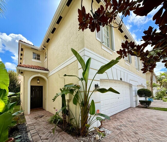 property at 9138 Villa Palma Ln