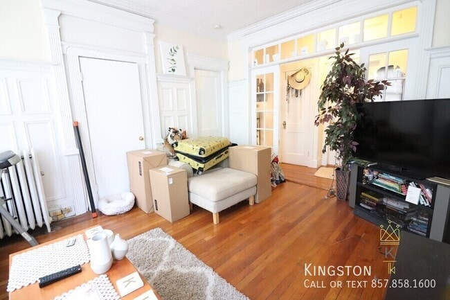 1963 Commonwealth Ave in Boston, MA - Building Photo - Building Photo