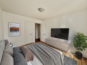 641 Pine Av in St-Lambert, QC - Building Photo - Building Photo
