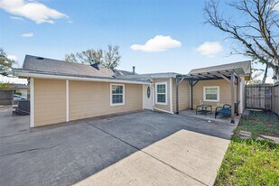 7454 Navidad Rd in Houston, TX - Building Photo