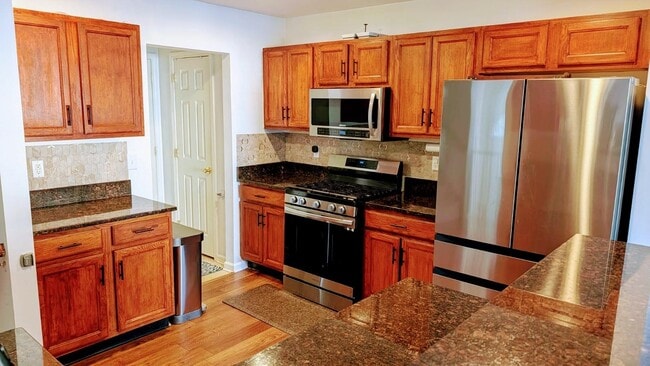 14 ELCO Ct in Bayonne, NJ - Building Photo - Building Photo