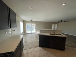 5227 Joshua Jose St in North Las Vegas, NV - Foto de edificio - Building Photo