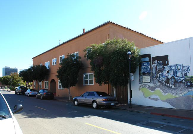 600 Castro St in Martinez, CA - Foto de edificio - Building Photo