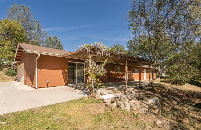 31200 Revis Rd in Coarsegold, CA - Building Photo - Building Photo