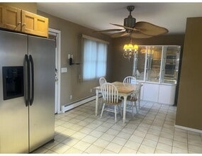 471 S Delaware Ave in Lindenhurst, NY - Building Photo - Building Photo