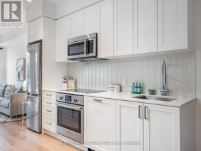 293 S Kingsway in Toronto, ON - Building Photo - Building Photo