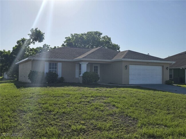 4325 Garden Blvd in Cape Coral, FL - Foto de edificio - Building Photo