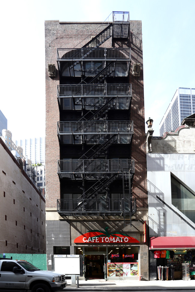 142 Fulton St in New York, NY - Building Photo - Building Photo