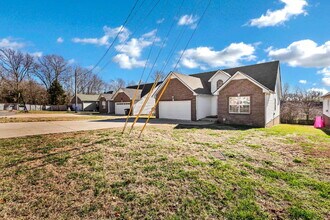 1854 Sage Meadow Ln in Clarksville, TN - Building Photo - Building Photo