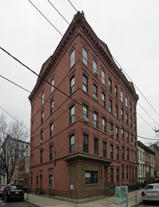 800 Park Ave in Hoboken, NJ - Building Photo