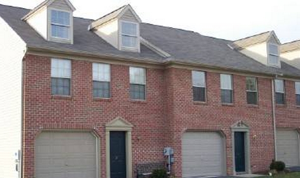 Stone Run Farms Townhouses in York, PA - Foto de edificio