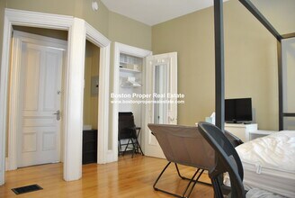 323 Beacon in Boston, MA - Foto de edificio - Building Photo