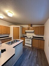 425 Wilbur Rd in Roseburg, OR - Building Photo - Building Photo