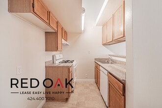 4651 Cahuenga Blvd in Los Angeles, CA - Foto de edificio - Building Photo